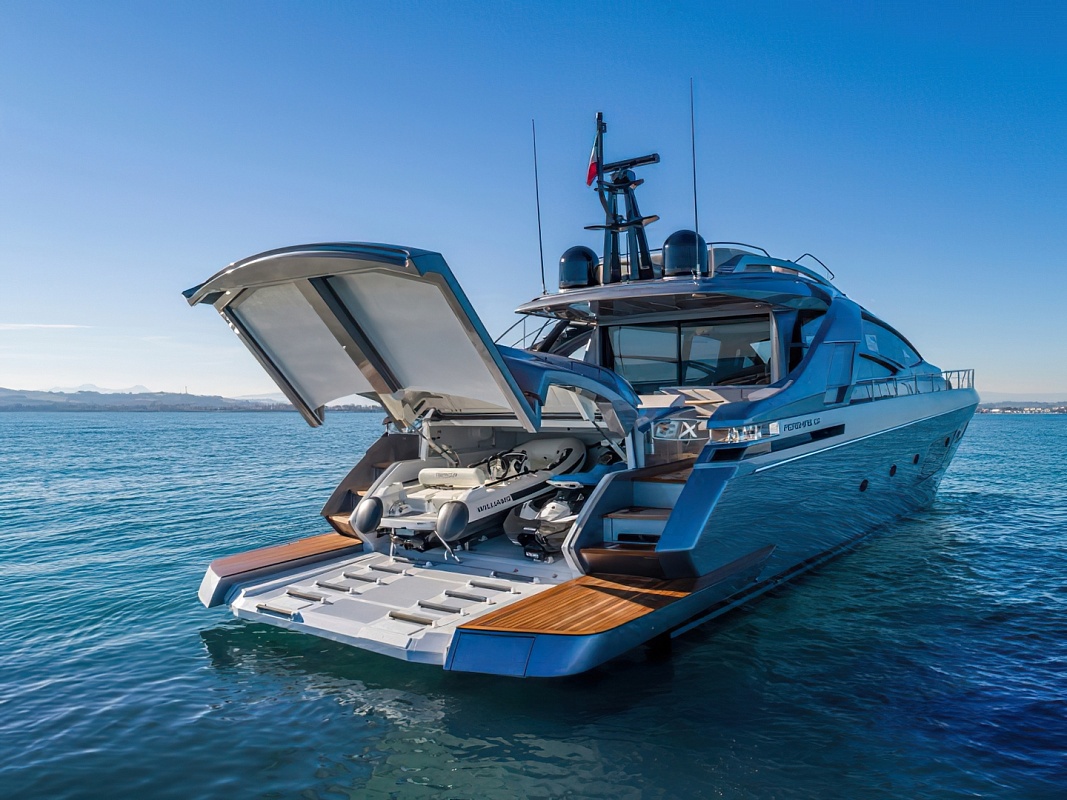 Продается моторная яхта PERSHING 8X 2022г.